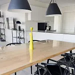 6 Person In Appartement