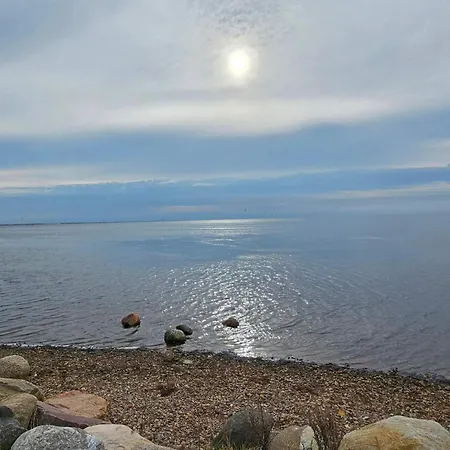 6 Person In Apartament