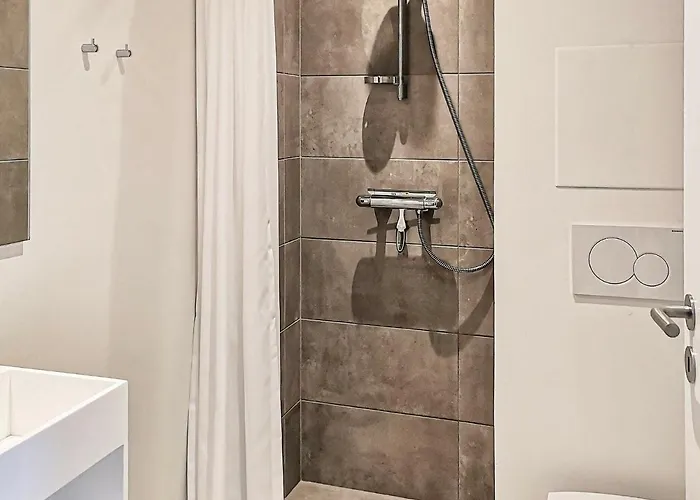 Apartment 6 Person In *