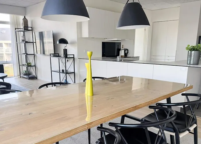 6 Person In Apartment